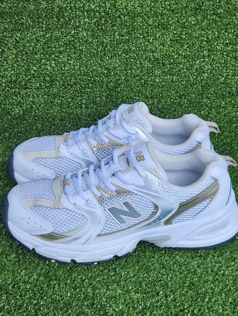 New Balance Big Girls Running White Metallic Gold Sneakers Shoes Size 5 Youth